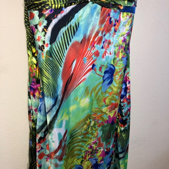 Beautiful ONYX Tropical Print Gown - Picture 3 of 9